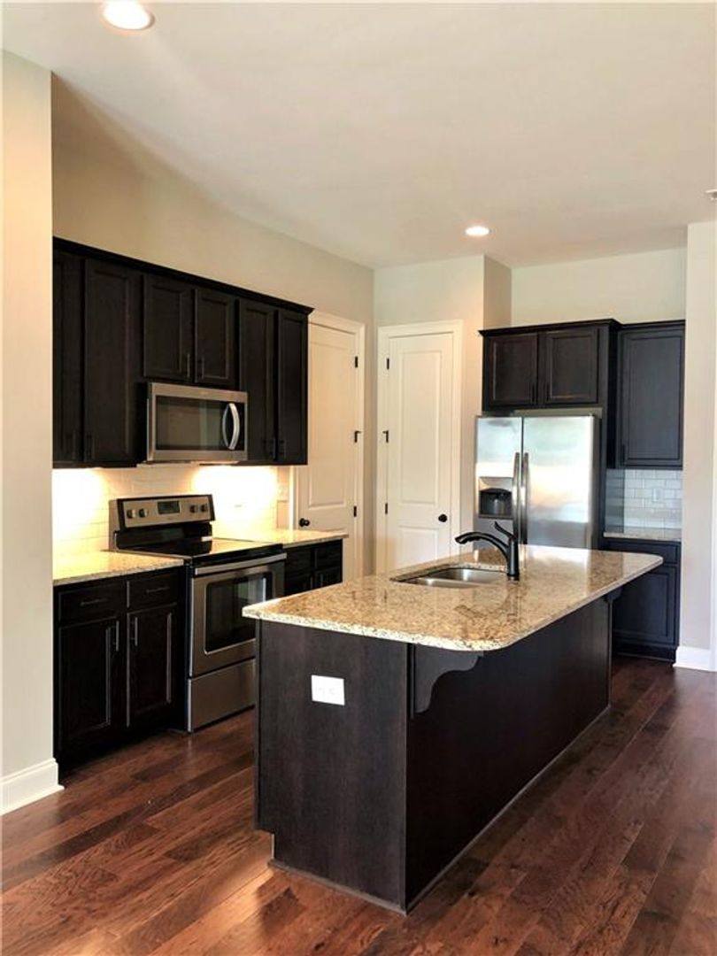 Townhouse for rent at 1690 W Farmville Rd, Auburn, AL 36830