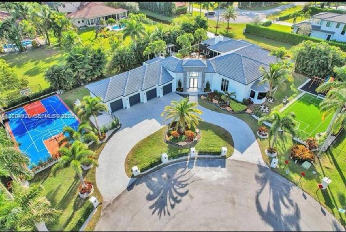 House for rent at 11400 NW 7th St, Fort Lauderdale, FL 33325