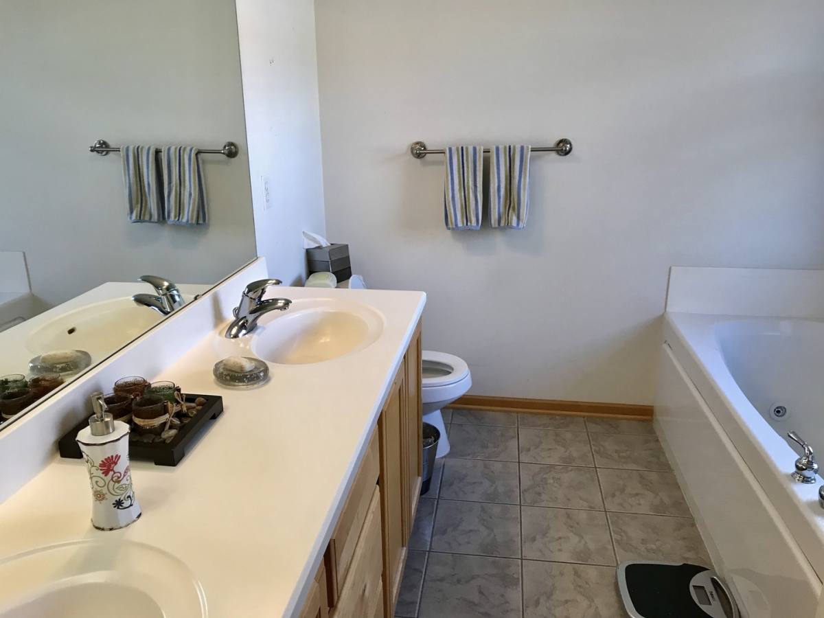 Townhouse for rent at 11276 Preswick Blvd, Eden Prairie, MN 55344