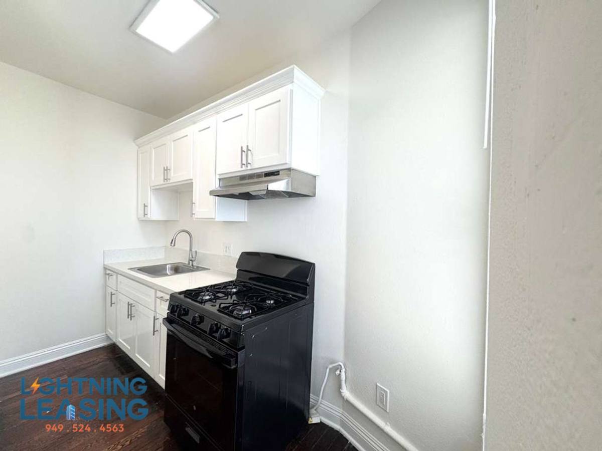 Apartment for rent at 917 S Carondelet St #306A, Los Angeles, CA 90006