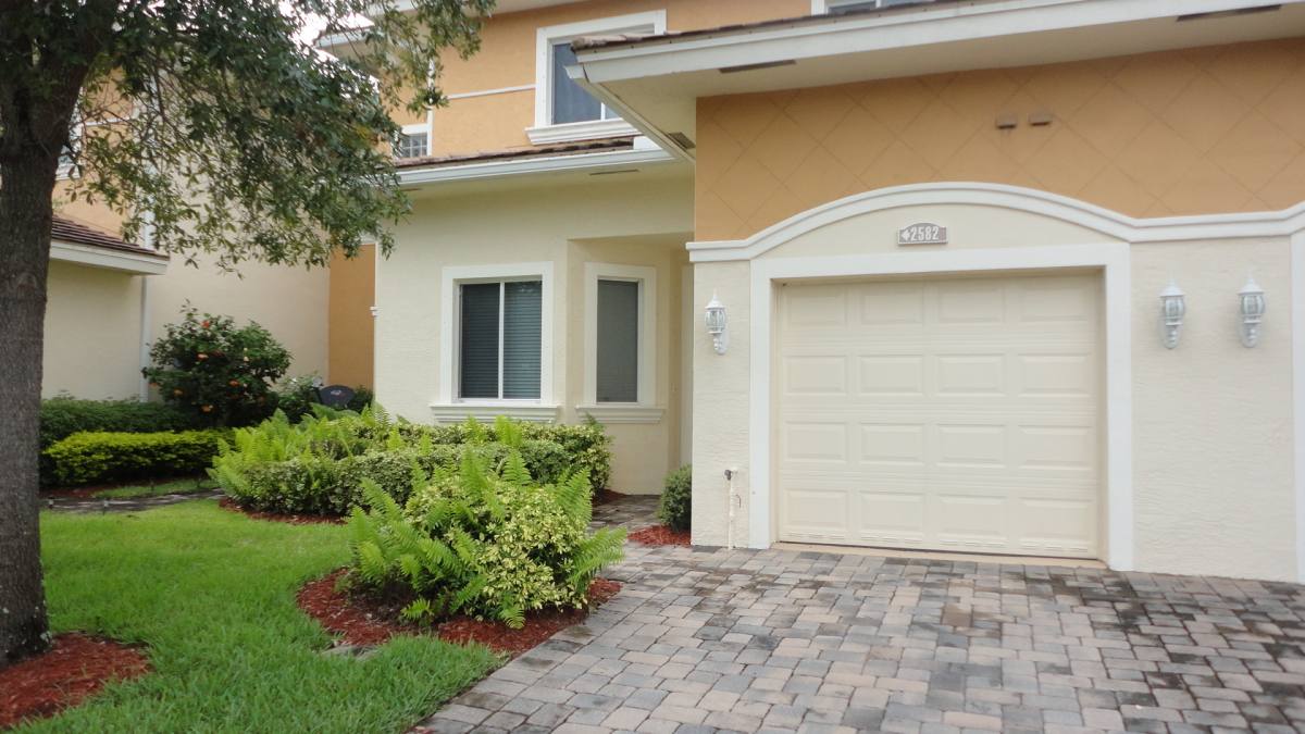 Townhouse for rent at 2582 Langrove Lane SW, Vero Beach, FL 32962