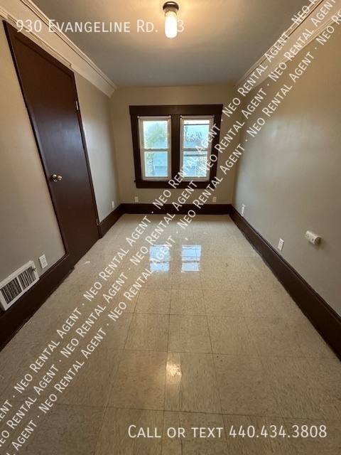 Apartment for rent at 930 Evangeline Rd #3, Cleveland, OH 44110