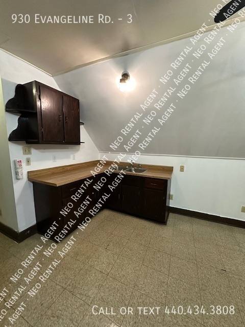 Apartment for rent at 930 Evangeline Rd #3, Cleveland, OH 44110