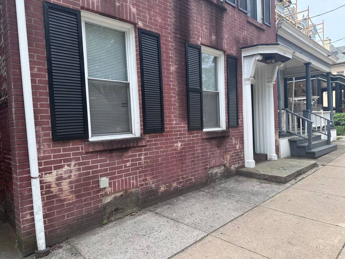 Apartment for rent at 422 W Orange St, Lancaster, PA 17603