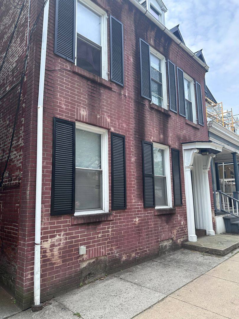 Apartment for rent at 422 W Orange St, Lancaster, PA 17603