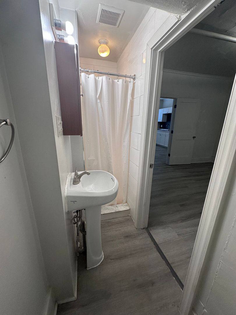 Apartment for rent at 422 W Orange St, Lancaster, PA 17603