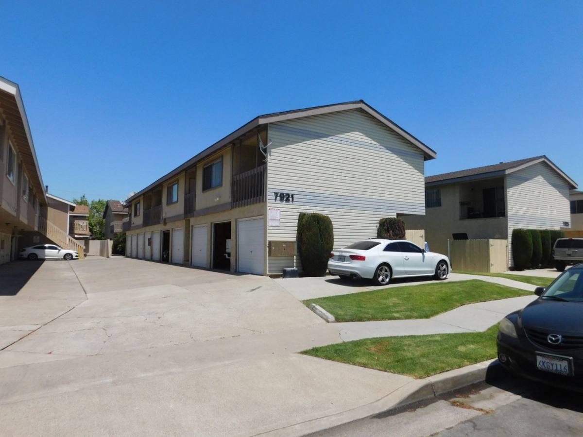 Apartment for rent at 7921 Stark Dr, Huntington Beach, CA 92647
