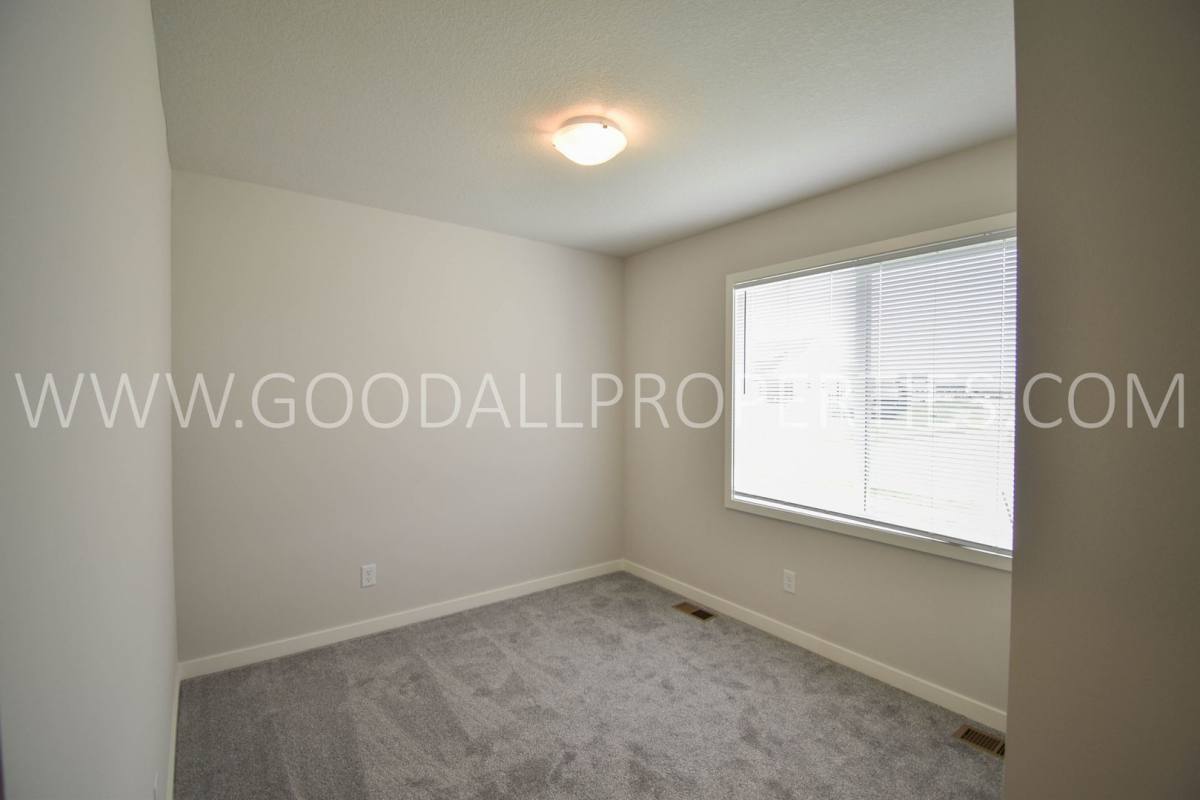 House for rent at 18203 Alpine Dr, Clive, IA 50325