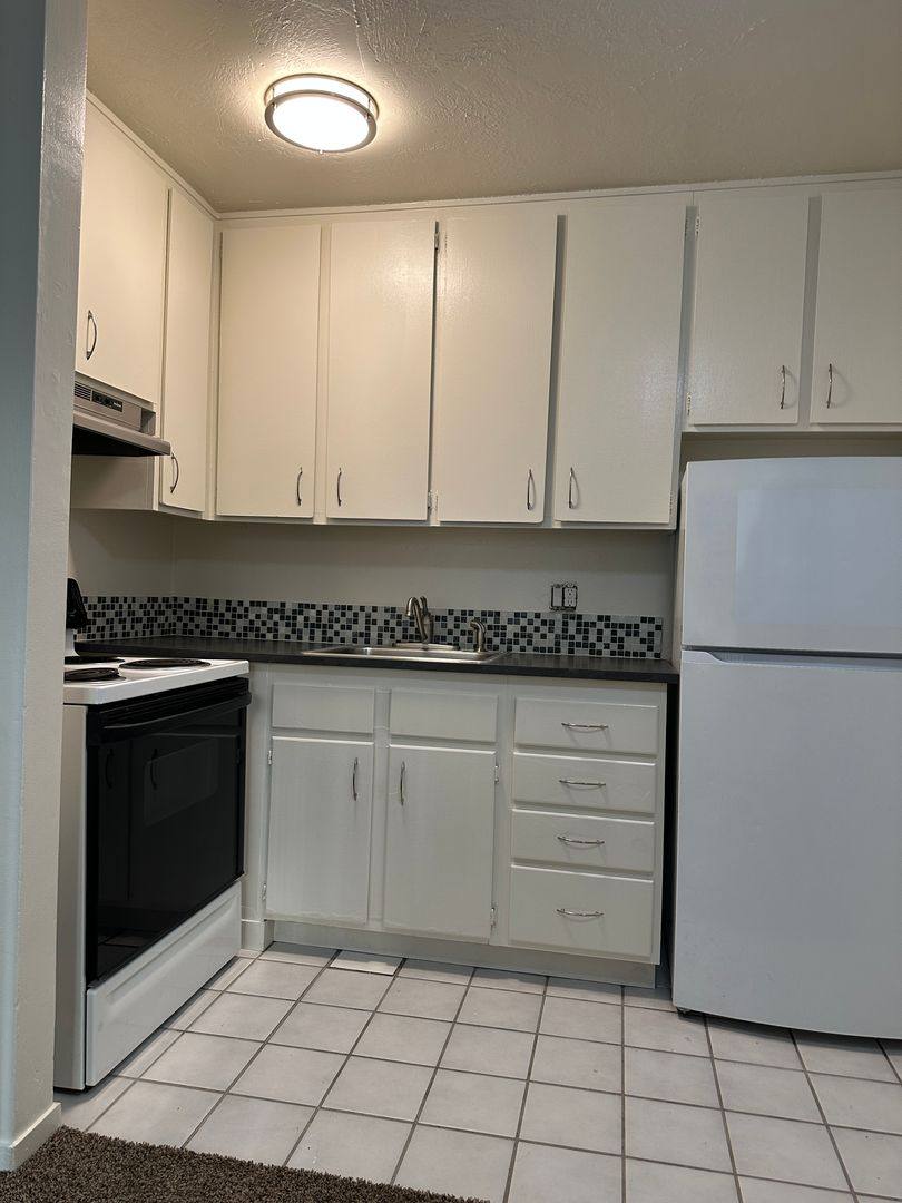 Apartment for rent at 1808 H St, Sacramento, CA 95811