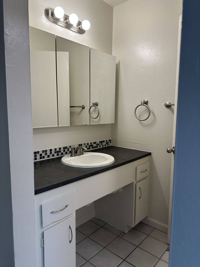 Apartment for rent at 1808 H St, Sacramento, CA 95811