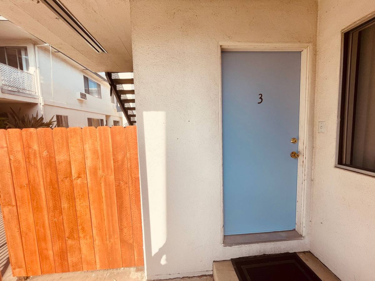 Apartment for rent at 4403 Mammoth Ave, Sherman Oaks, CA 91423
