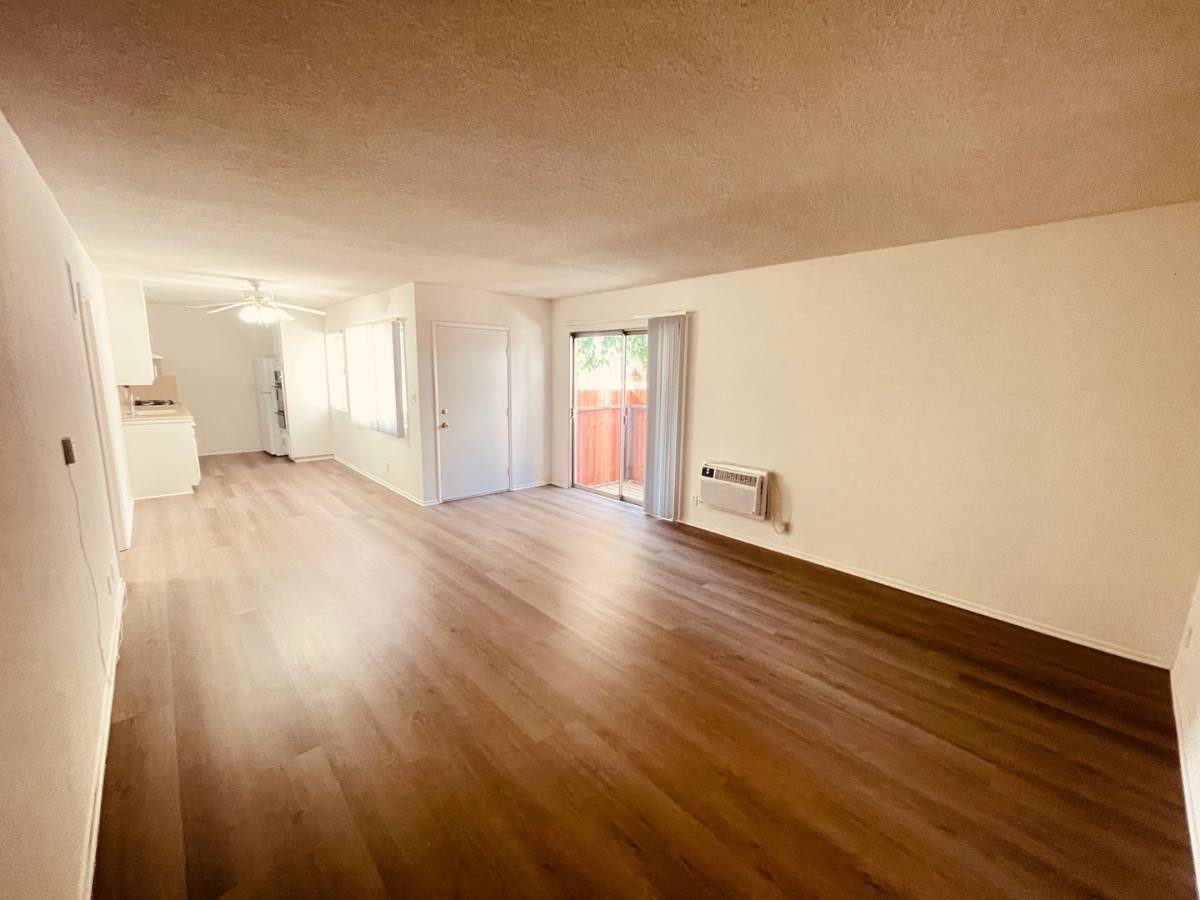 Apartment for rent at 4403 Mammoth Ave, Sherman Oaks, CA 91423