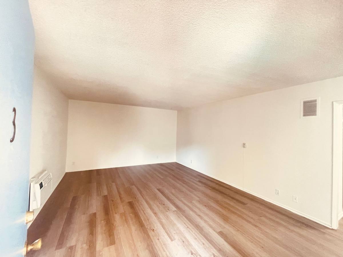 Apartment for rent at 4403 Mammoth Ave, Sherman Oaks, CA 91423