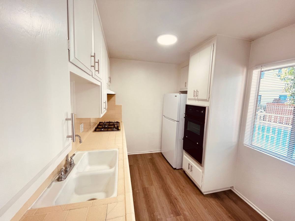 Apartment for rent at 4403 Mammoth Ave, Sherman Oaks, CA 91423