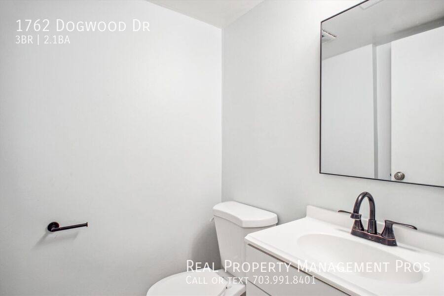 Townhouse for rent at 1762 Dogwood Dr, Alexandria, VA 22302