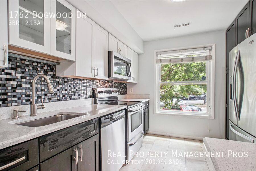 Townhouse for rent at 1762 Dogwood Dr, Alexandria, VA 22302