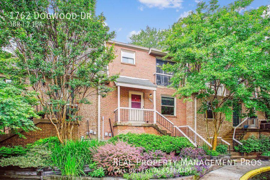 Townhouse for rent at 1762 Dogwood Dr, Alexandria, VA 22302