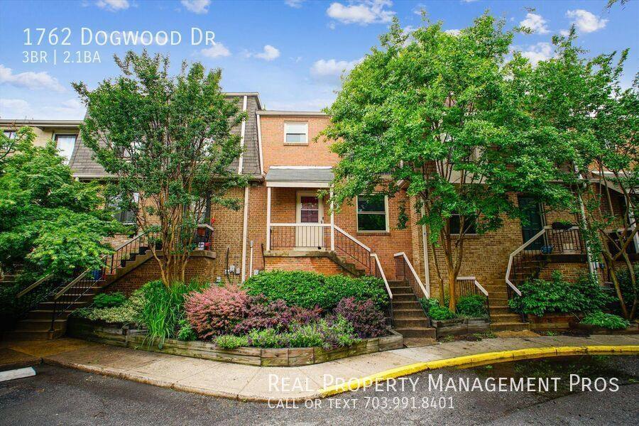 Townhouse for rent at 1762 Dogwood Dr, Alexandria, VA 22302