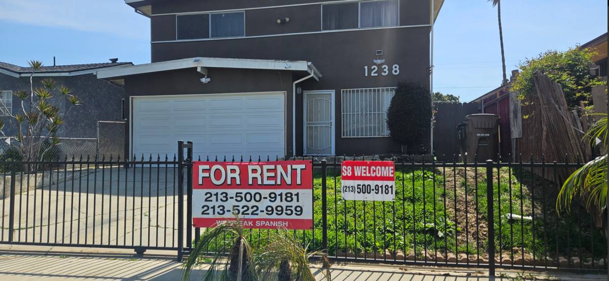 Townhouse for rent at 1238 W 87th St, Los Angeles, CA 90044