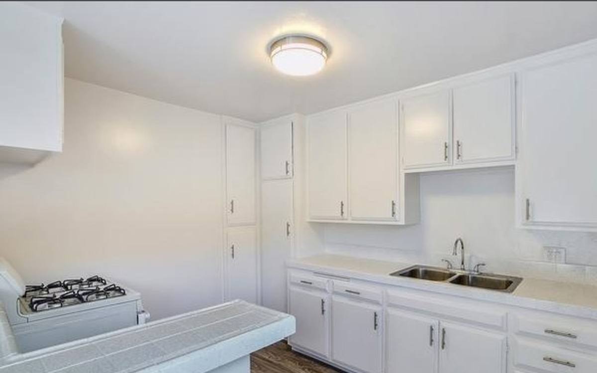 Townhouse for rent at 1238 W 87th St, Los Angeles, CA 90044