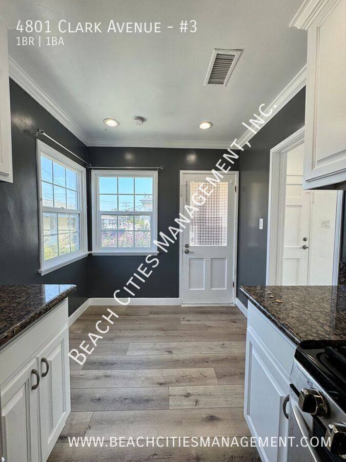 Apartment for rent at 4801 Clark Ave #3, Long Beach, CA 90808