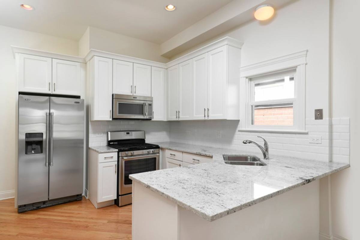 Apartment for rent at 1657 W Wrightwood Ave, Chicago, IL 60614