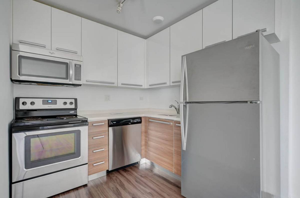 Apartment for rent at 925 W Carmen Ave, Chicago, IL 60640