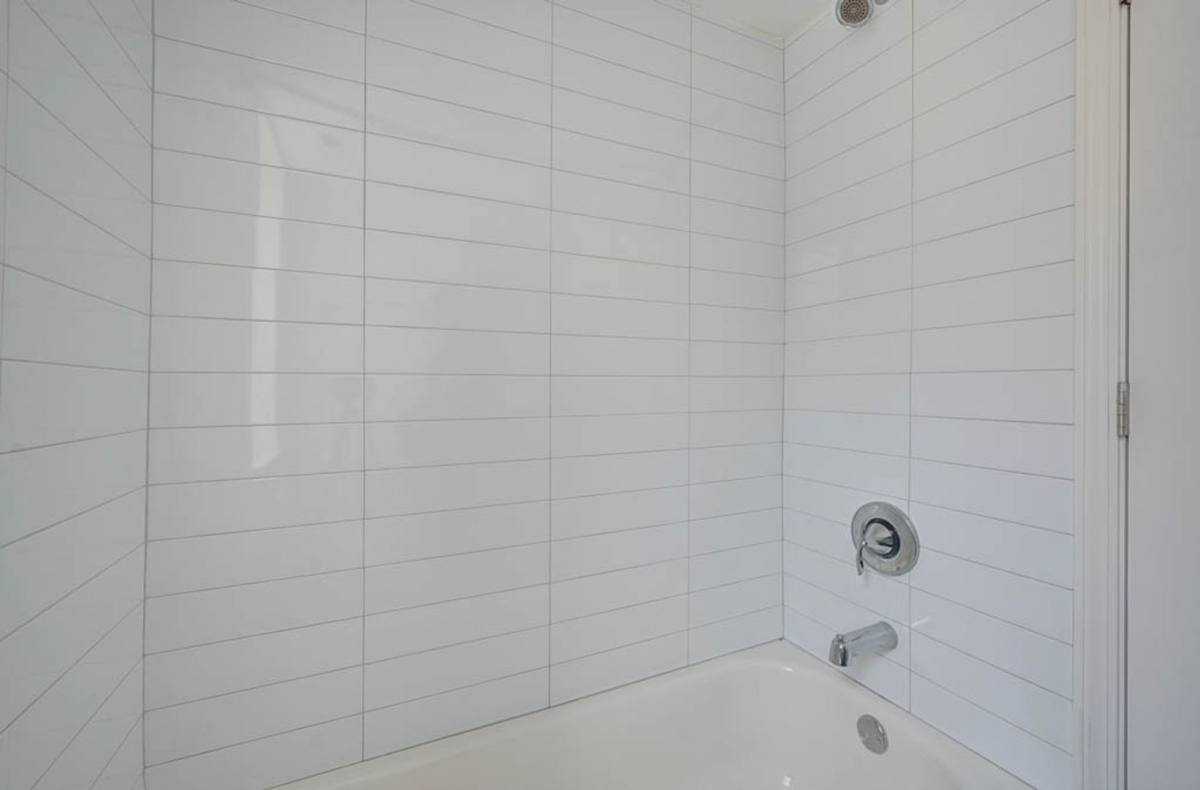Apartment for rent at 925 W Carmen Ave, Chicago, IL 60640