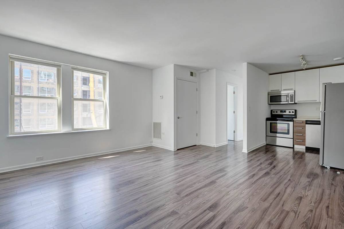 Apartment for rent at 925 W Carmen Ave, Chicago, IL 60640