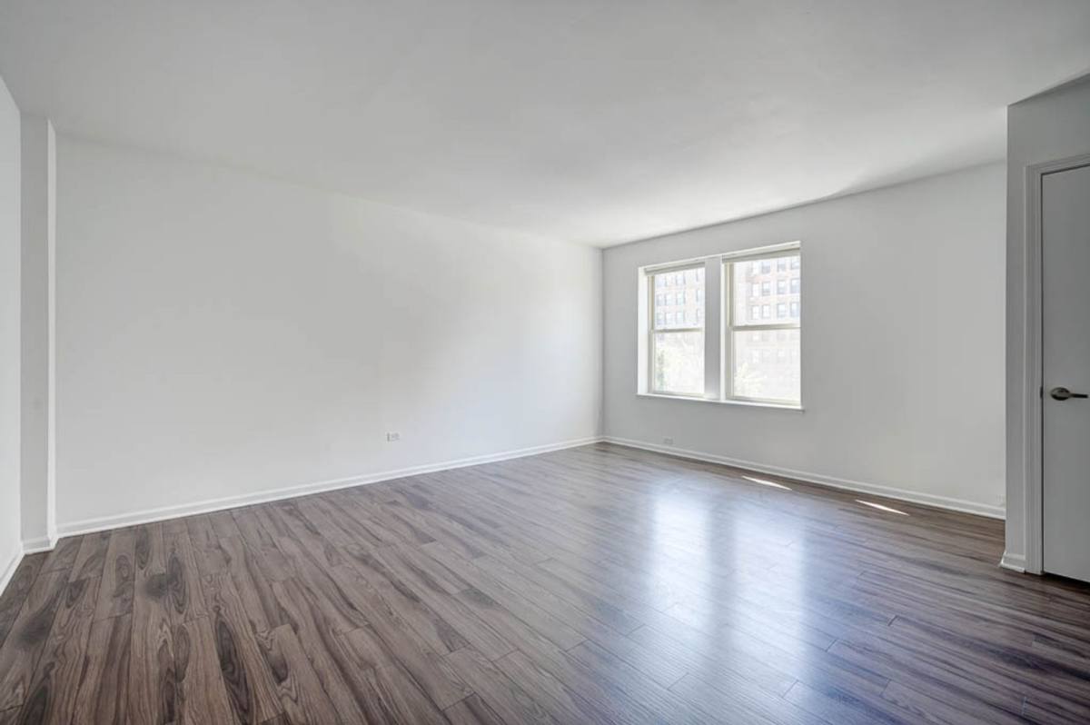 Apartment for rent at 925 W Carmen Ave, Chicago, IL 60640