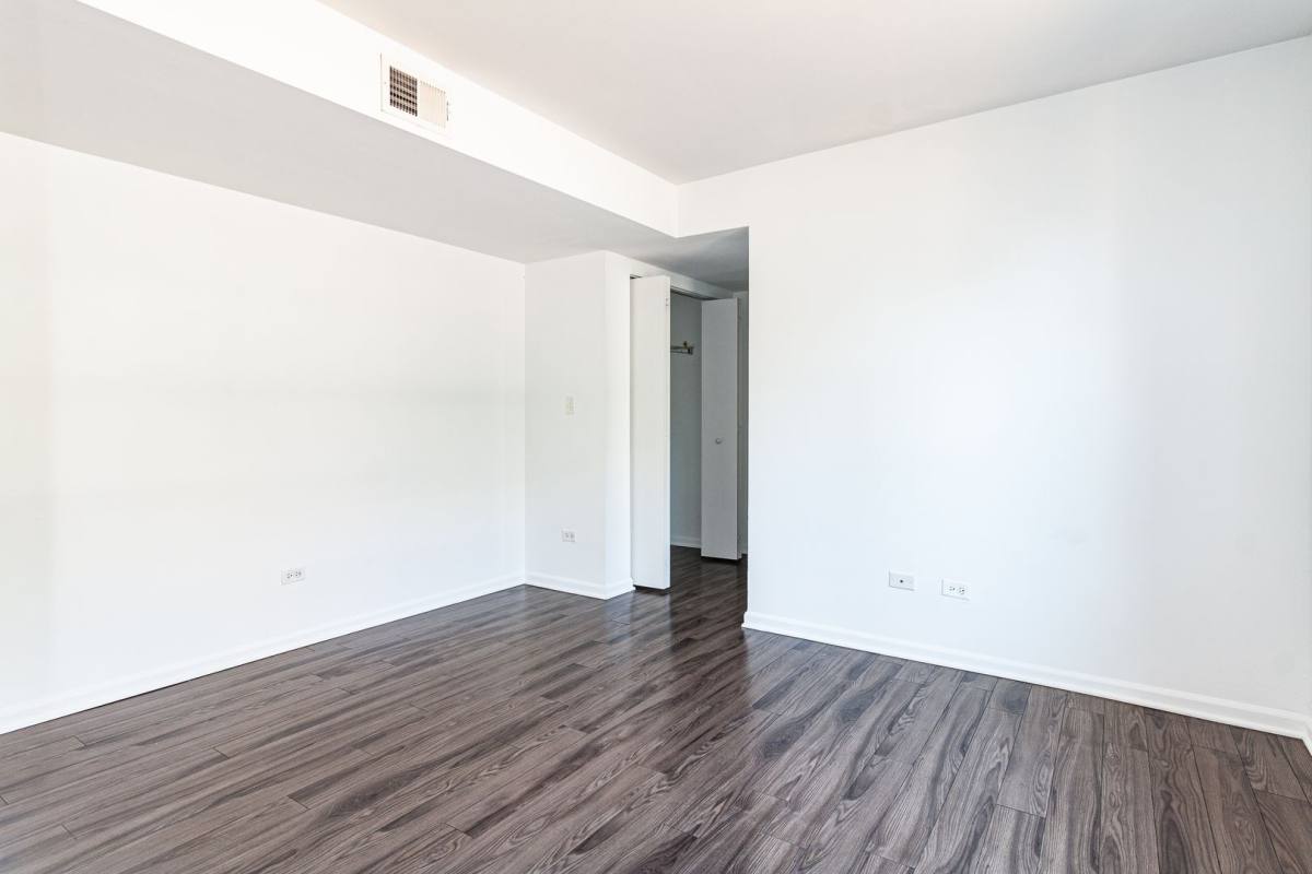 Apartment for rent at 925 W Carmen Ave, Chicago, IL 60640