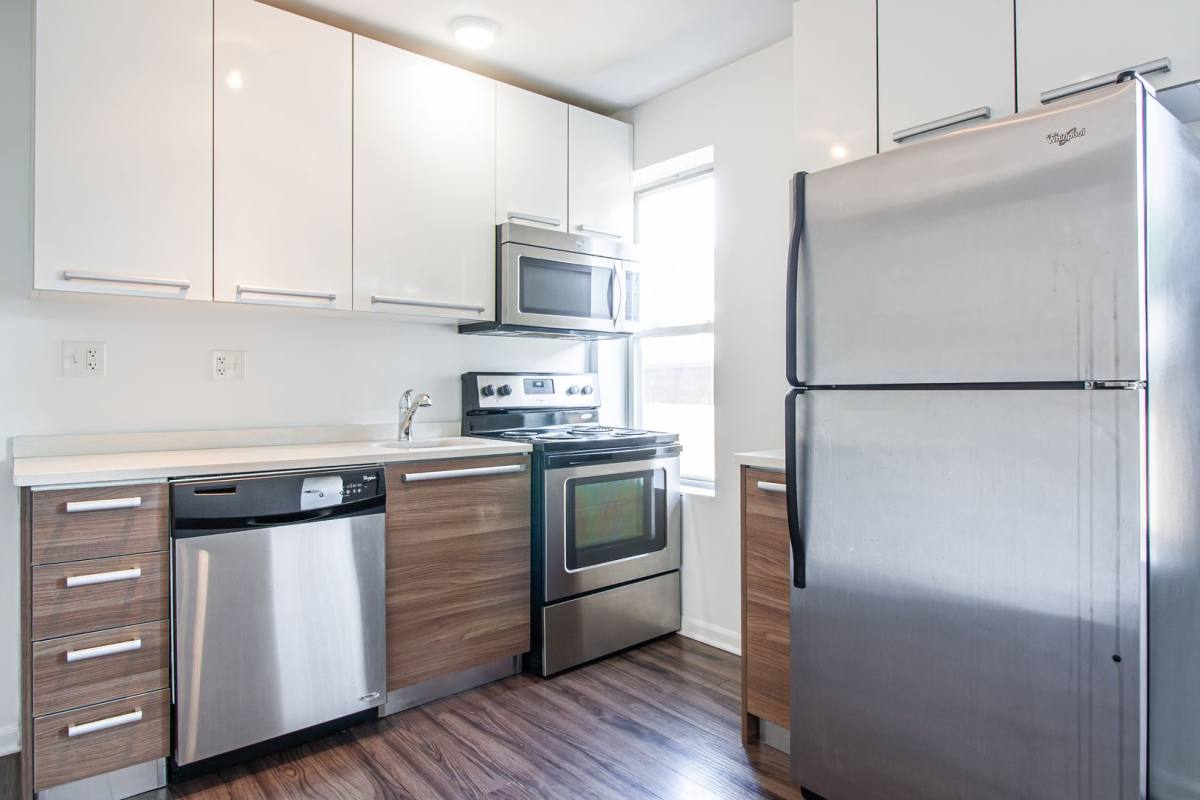 Apartment for rent at 925 W Carmen Ave, Chicago, IL 60640