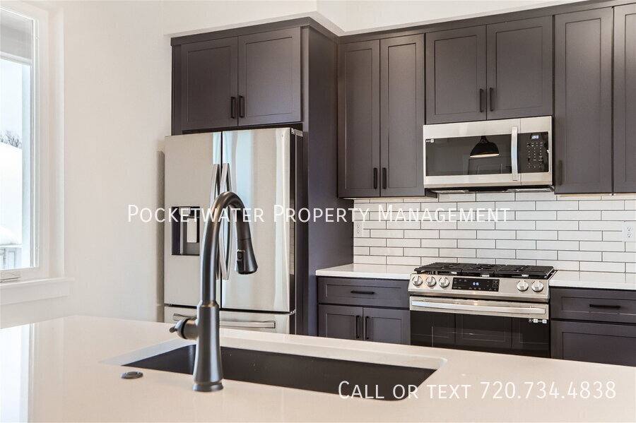 Townhouse for rent at 1333 Baker St, Longmont, CO 80501