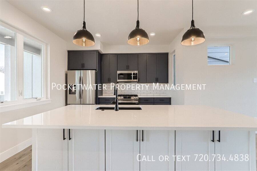 Townhouse for rent at 1333 Baker St, Longmont, CO 80501