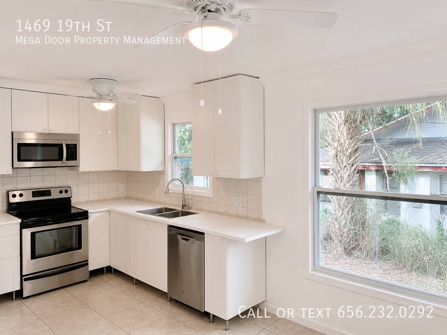 House for rent at 1469 19th St, Sarasota, FL 34234