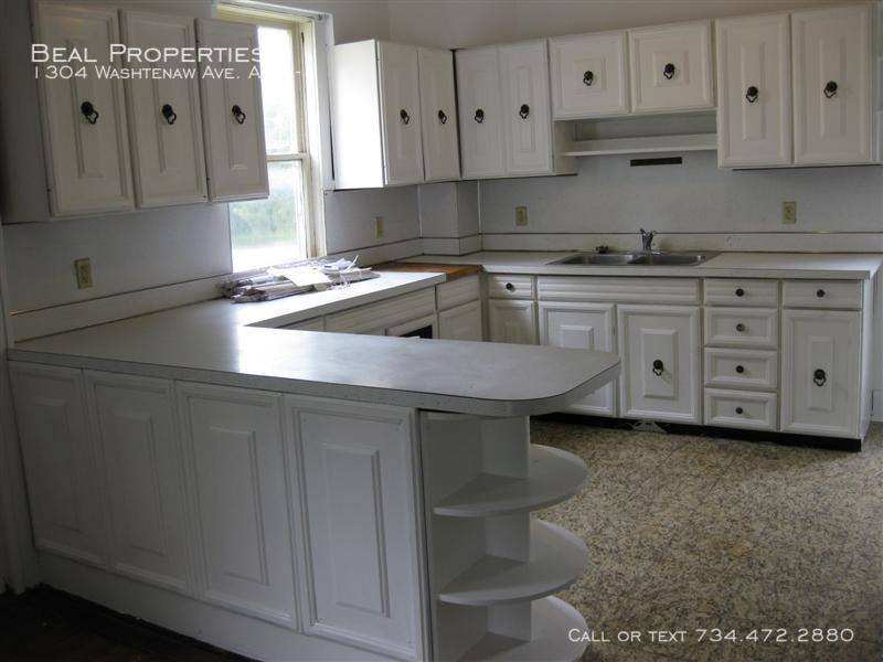 Apartment for rent at 1304 Washtenaw Ave #1, Ypsilanti, MI 48197