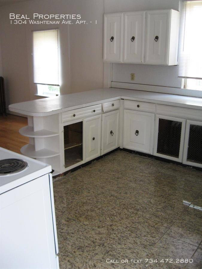 Apartment for rent at 1304 Washtenaw Ave #1, Ypsilanti, MI 48197