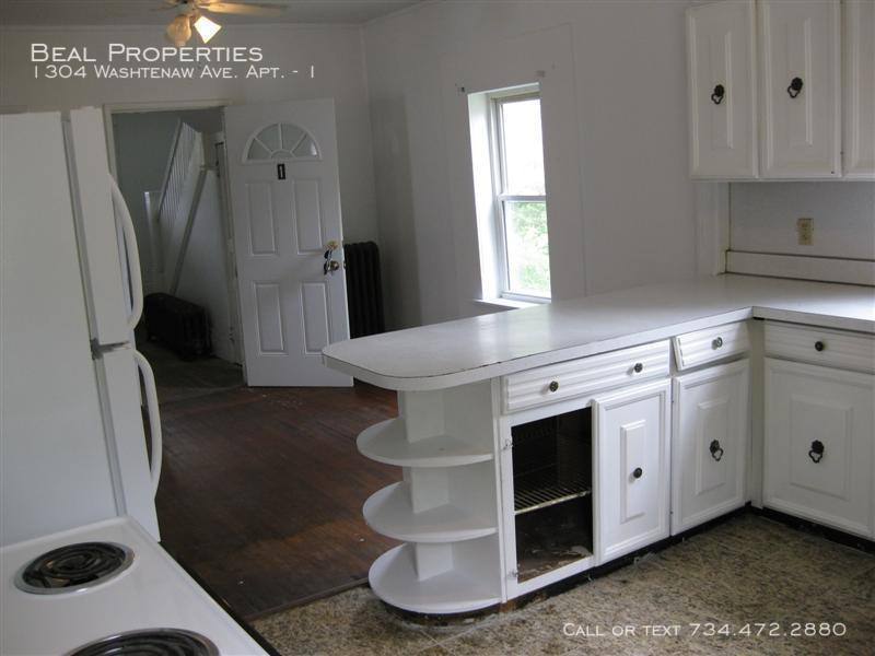 Apartment for rent at 1304 Washtenaw Ave #1, Ypsilanti, MI 48197