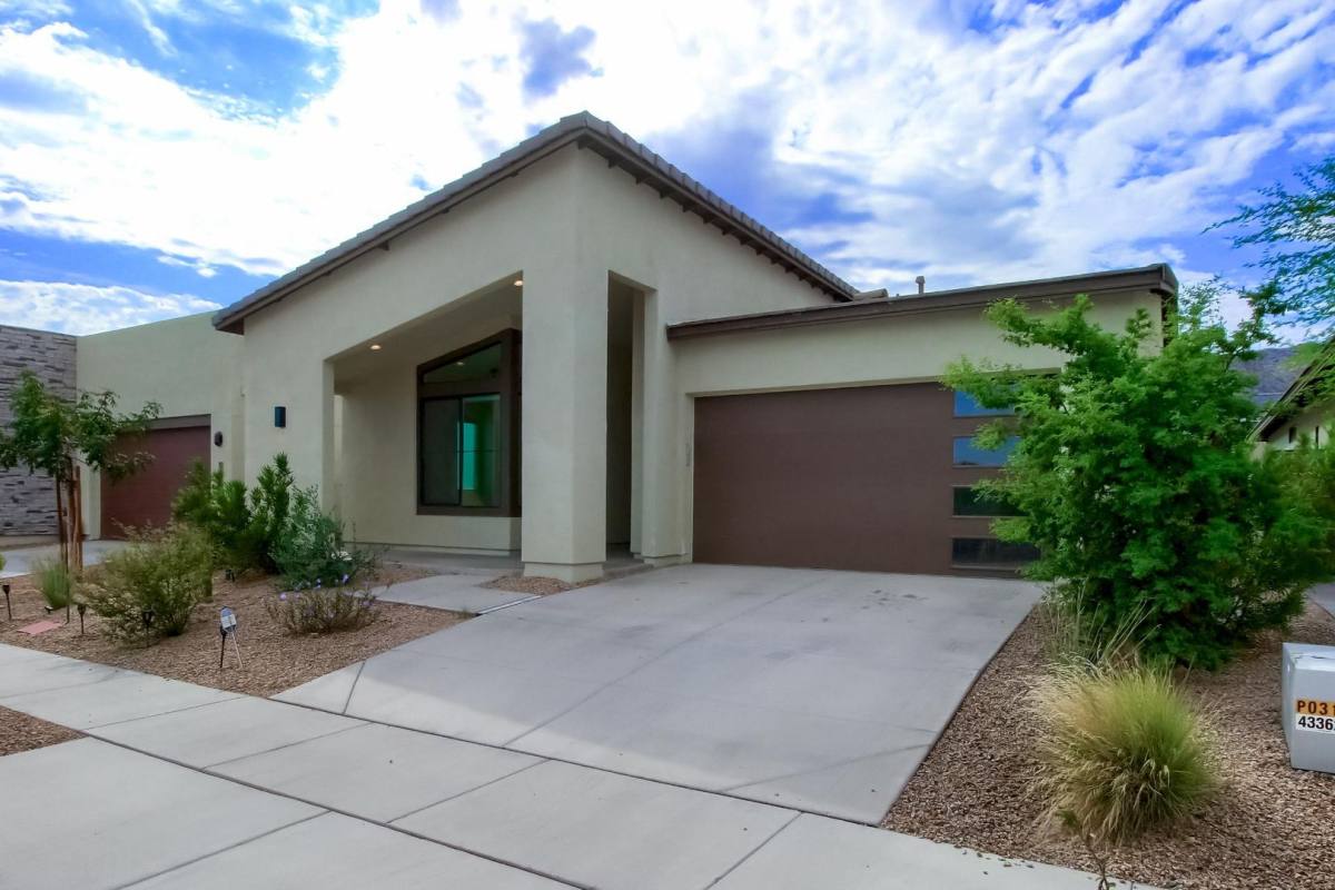 House for rent at 1005 E Paseo Way, Phoenix, AZ 85042