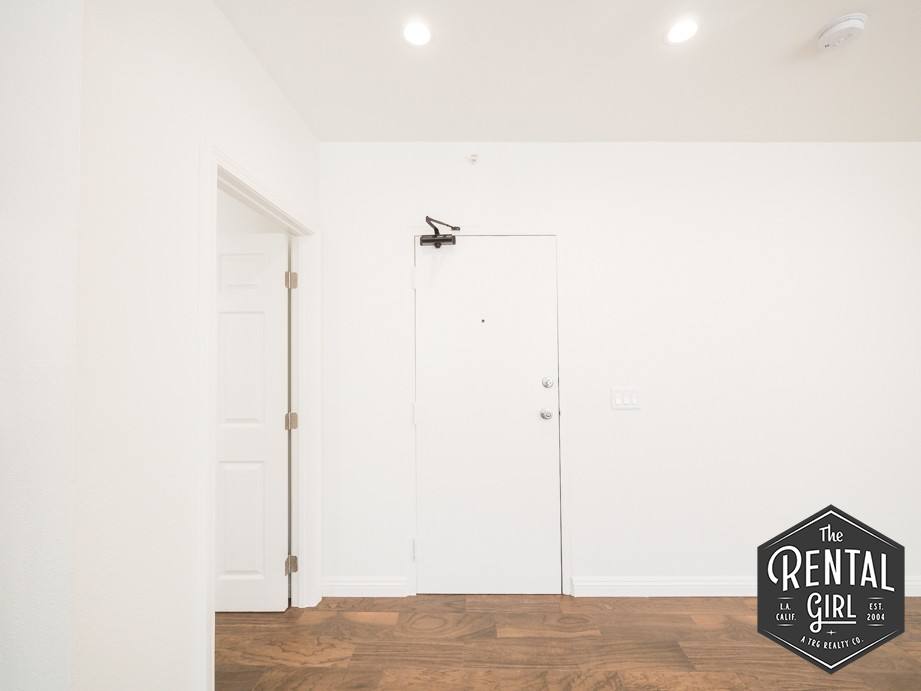 Apartment for rent at 40 Rose Ave #6, Venice, CA 90291