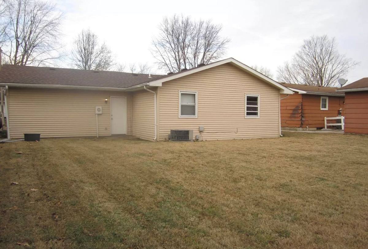 House for rent at 220 Hawkeye Way, Springfield, IL 62707