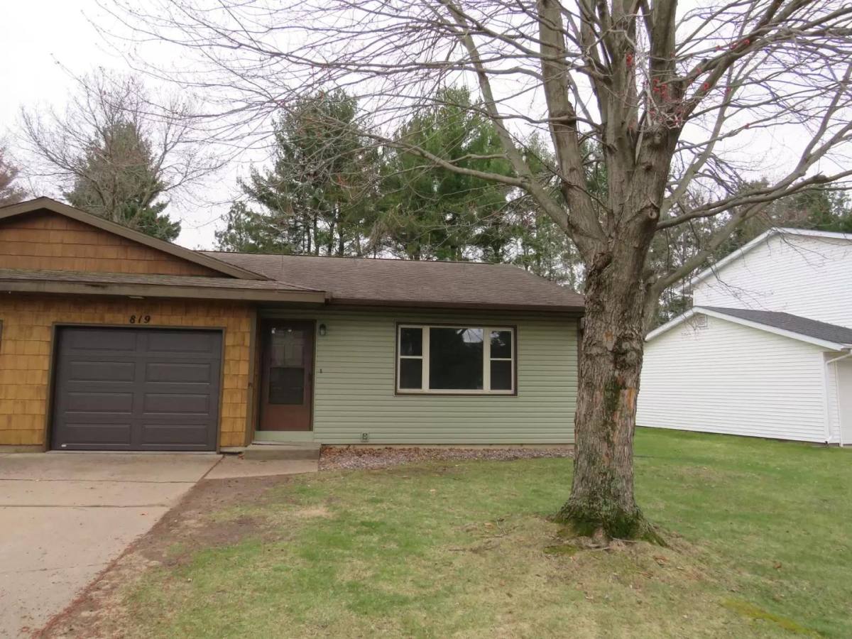 Apartment for rent at 817 819 Dorbe St, Eau Claire, WI 54701
