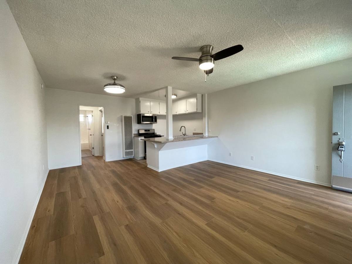 Apartment for rent at 15925 Victory Blvd, Van Nuys, CA 91406