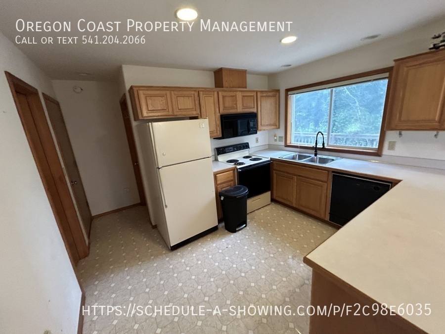 Apartment for rent at 185 S Palisades St, Rockaway Beach, OR 97136