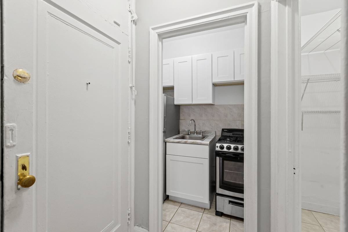 Apartment for rent at 434 W Wellington #801, Chicago, IL 60657