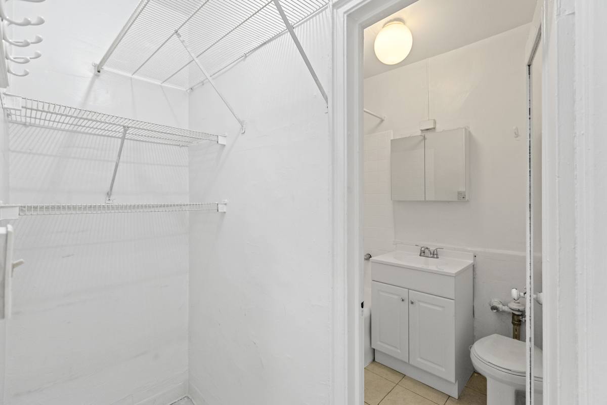 Apartment for rent at 434 W Wellington #801, Chicago, IL 60657