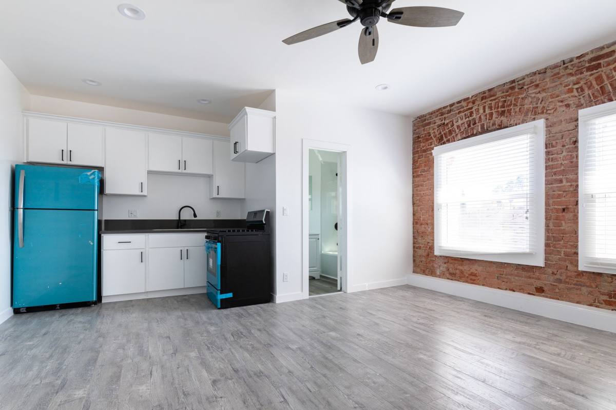 Apartment for rent at 207 N Oxford Ave, Los Angeles, CA 90004