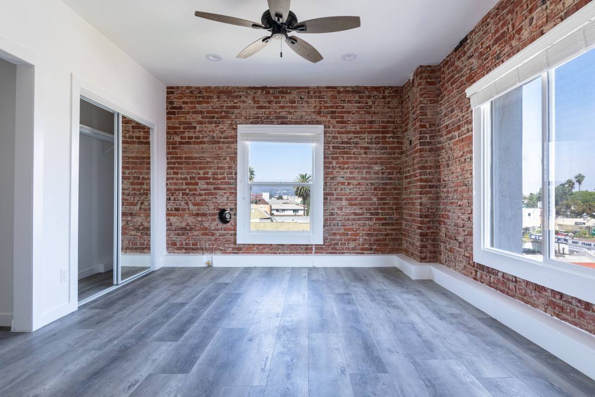 Apartment for rent at 207 N Oxford Ave, Los Angeles, CA 90004