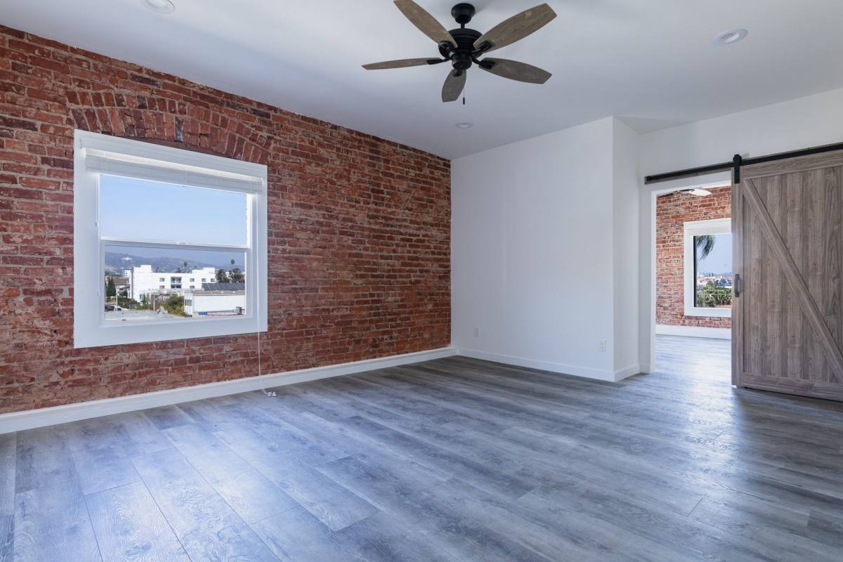 Apartment for rent at 207 N Oxford Ave, Los Angeles, CA 90004