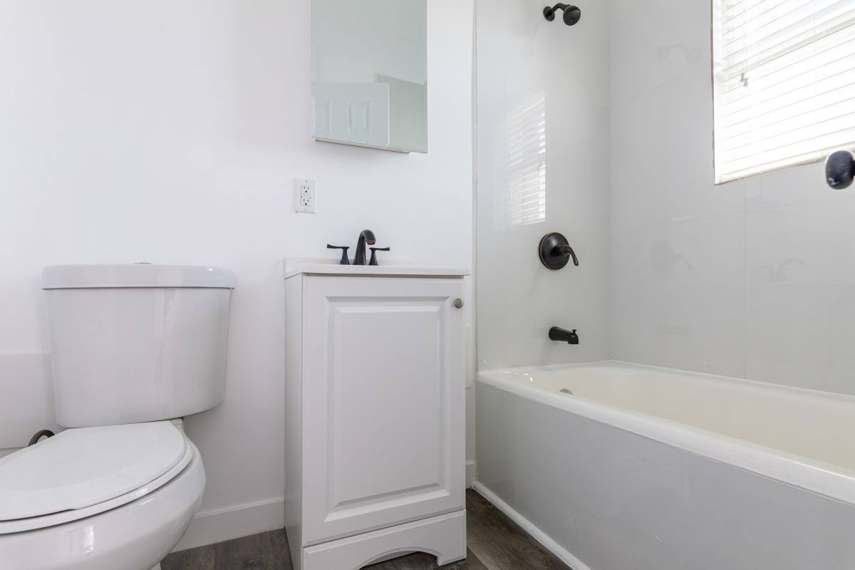 Apartment for rent at 207 N Oxford Ave, Los Angeles, CA 90004